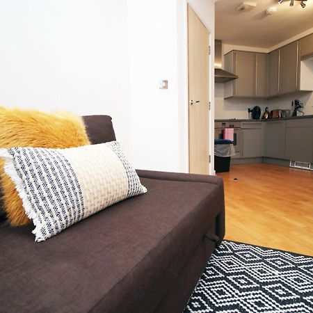 Centrally Located Spacious 2Br | Cohost Partners カーディフ エクステリア 写真