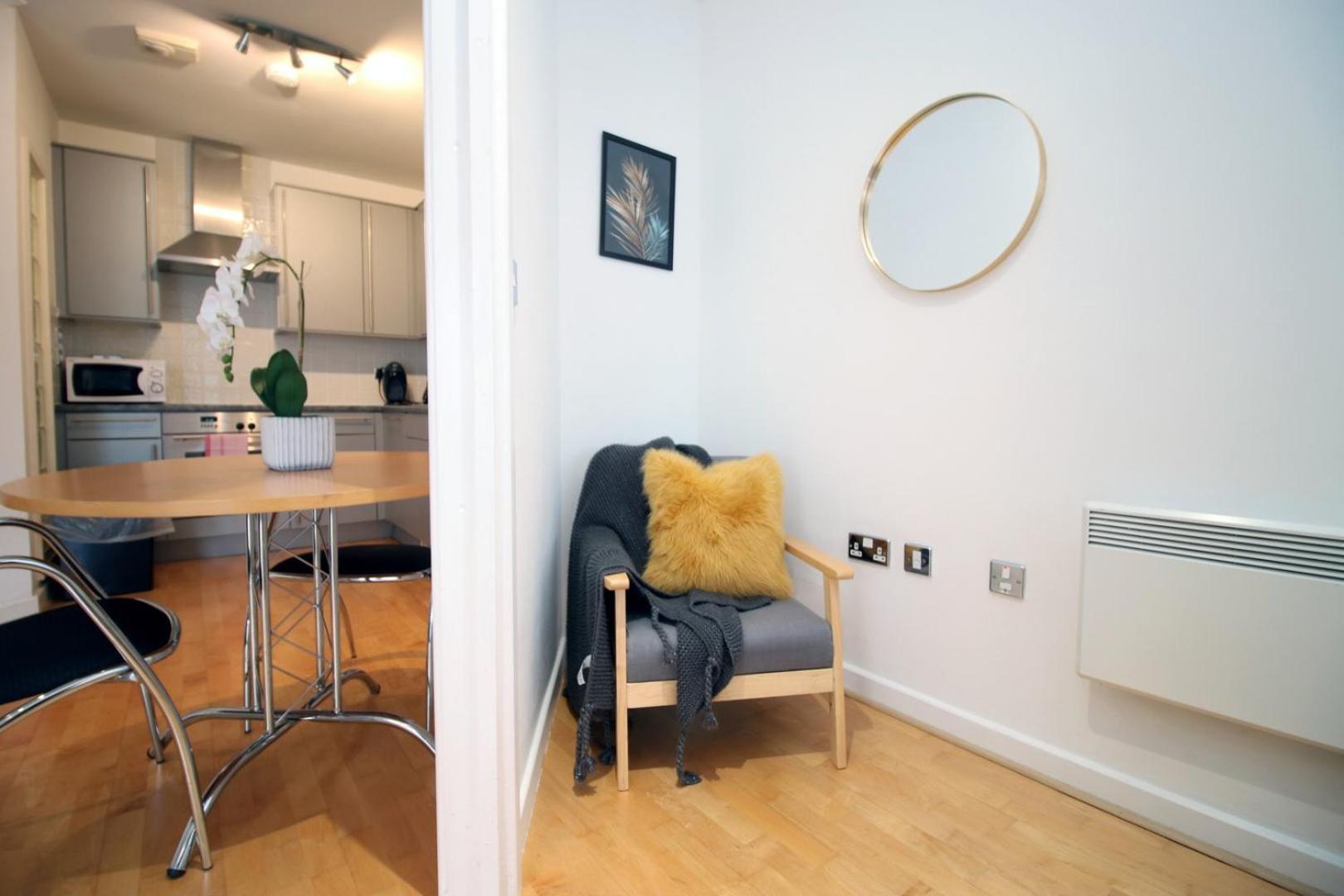 Centrally Located Spacious 2Br | Cohost Partners カーディフ エクステリア 写真