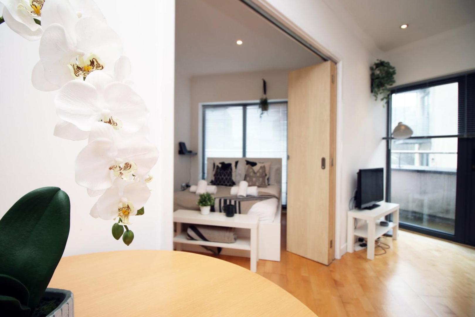 Centrally Located Spacious 2Br | Cohost Partners カーディフ エクステリア 写真