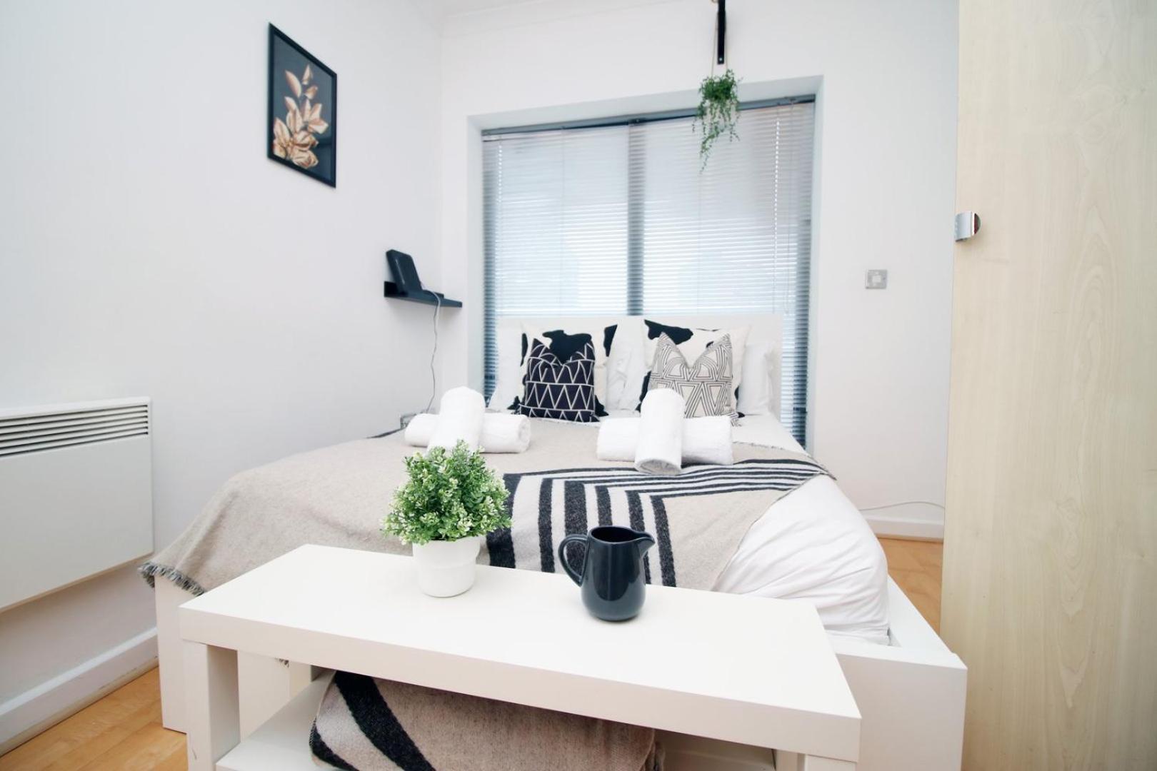 Centrally Located Spacious 2Br | Cohost Partners カーディフ エクステリア 写真
